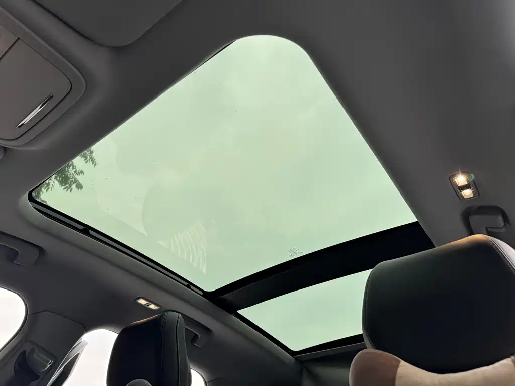 LINCOLN ADVENTURER 2021