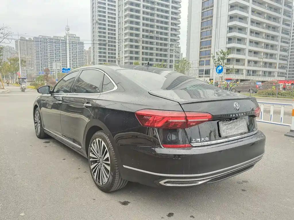 VOLKSWAGEN PASSAT 2021