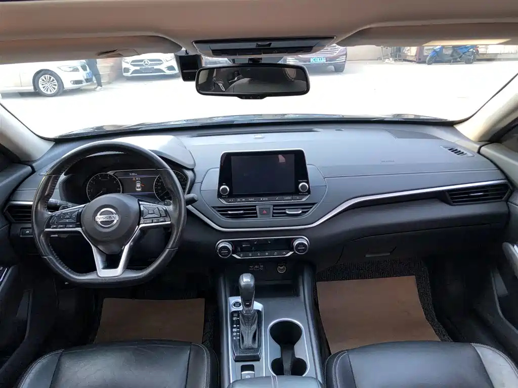 NISSAN TEANA 2020