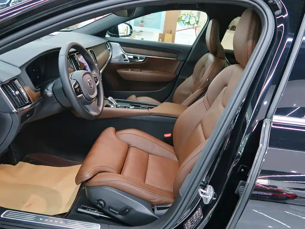 VOLVO S90 2023