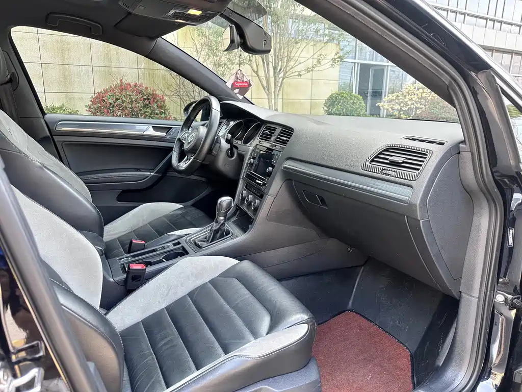 VOLKSWAGEN GOLF 2018
