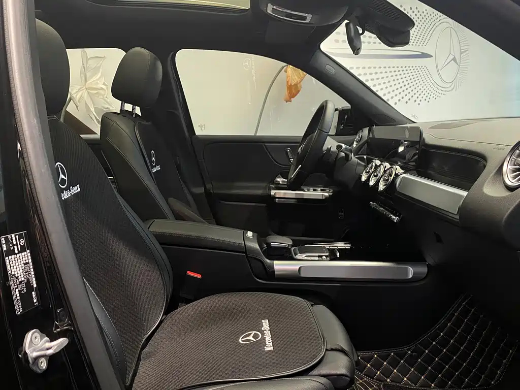 MERCEDES BENZ EQB 2022
