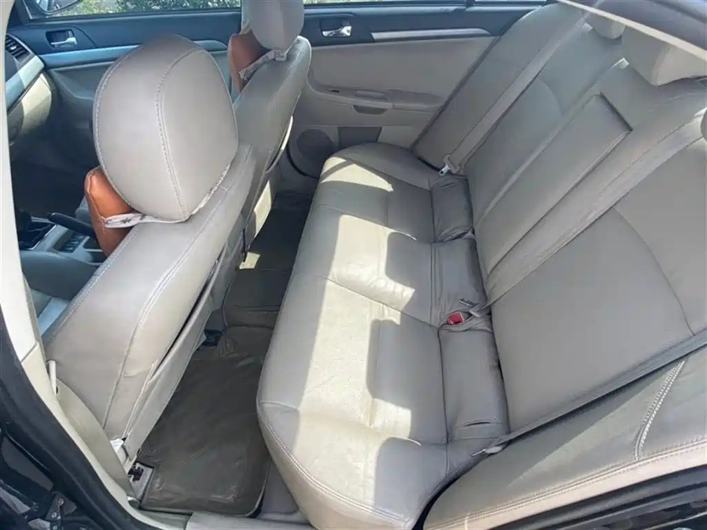 MITSUBISHI LANCER EX 2011