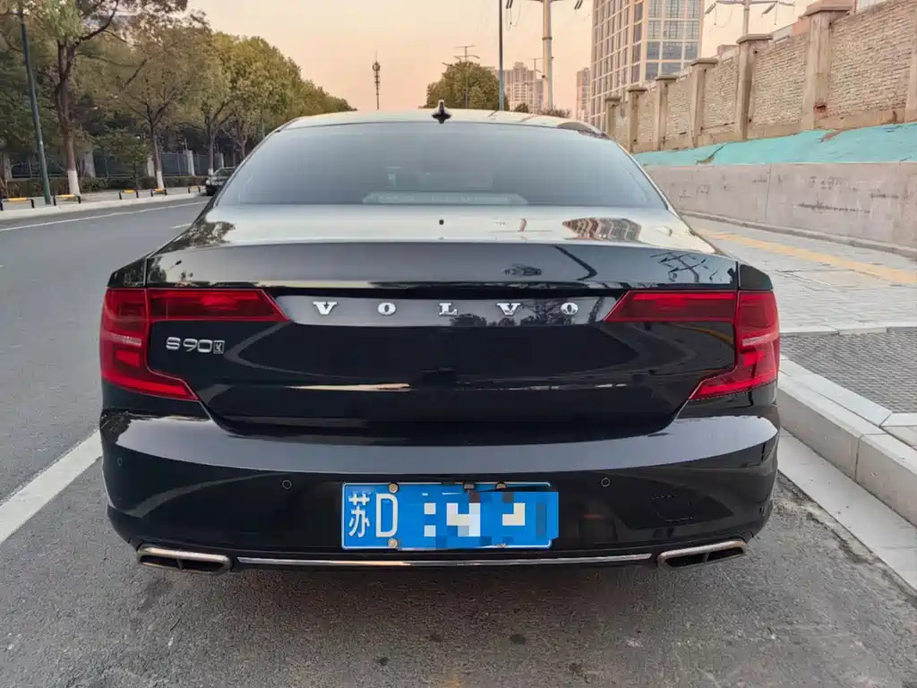 VOLVO S90 2019