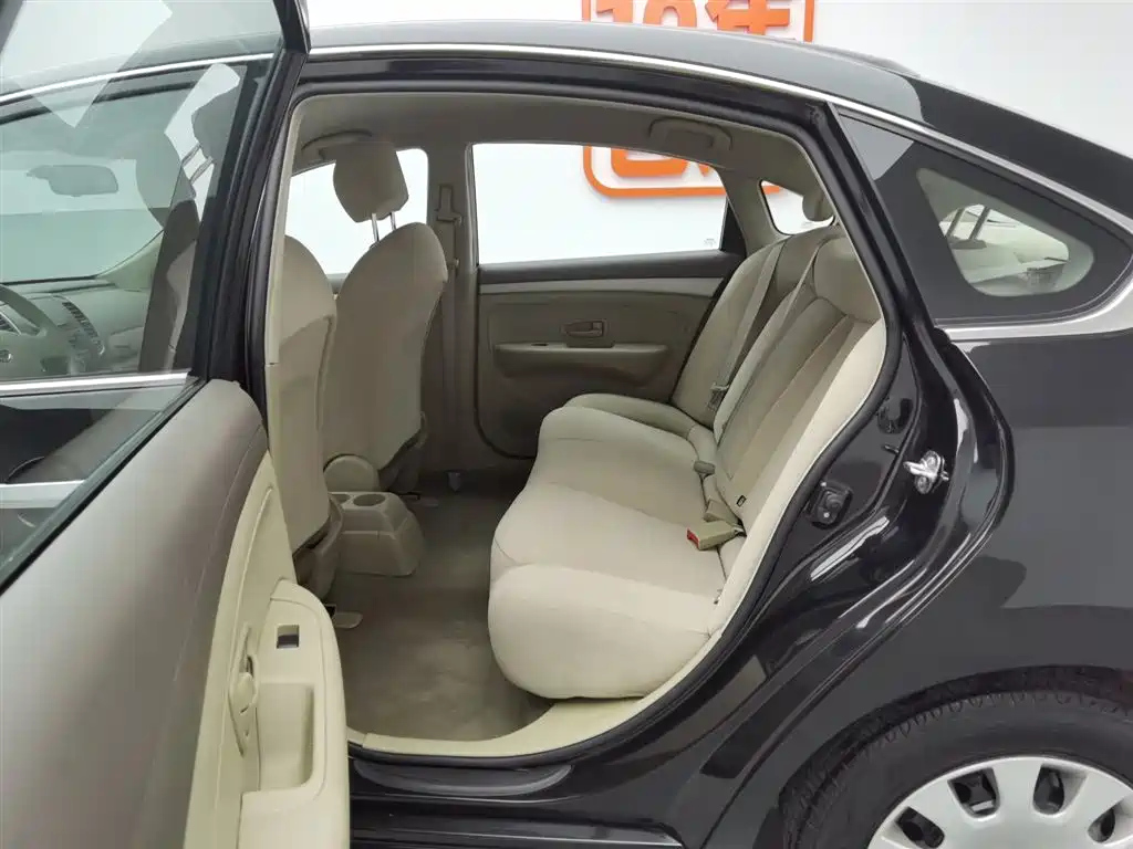 NISSAN SYLPHY 2018