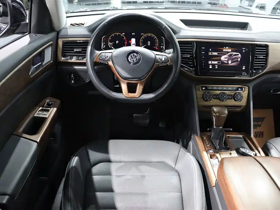 VOLKSWAGEN TOURAN 2021