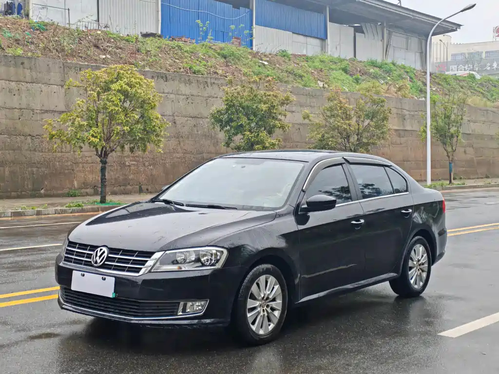 VOLKSWAGEN LAVIDA 2015