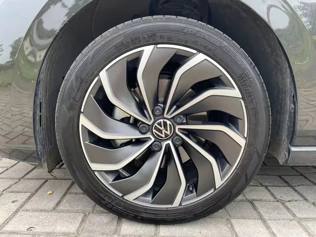 VOLKSWAGEN GOLF 2023