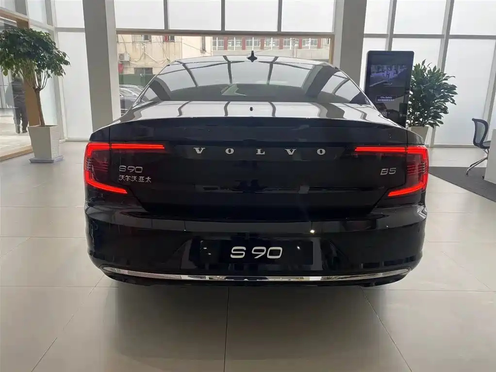 VOLVO S90 2024