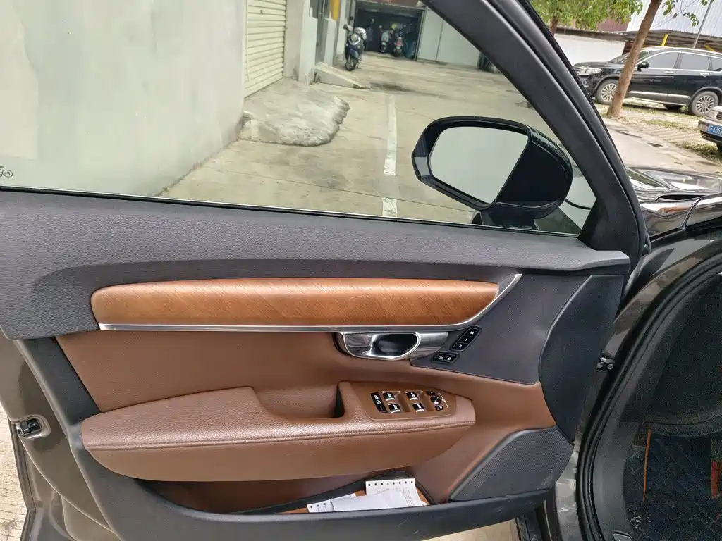 VOLVO S90 2019
