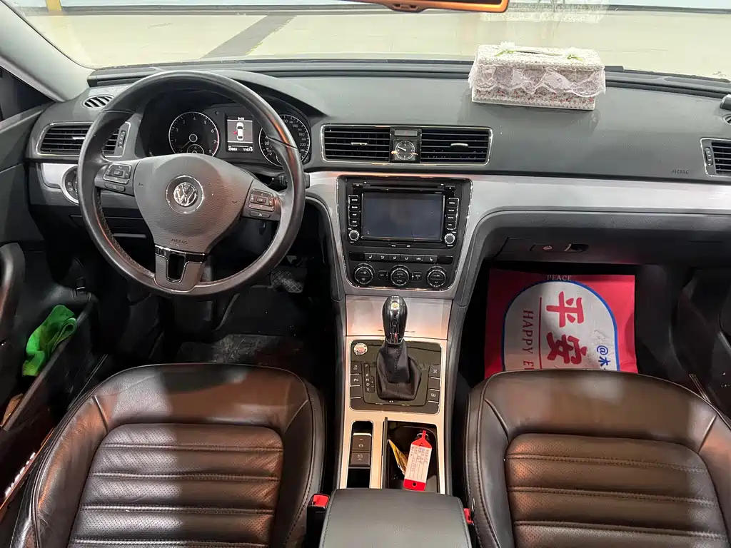 VOLKSWAGEN PASSAT 2015