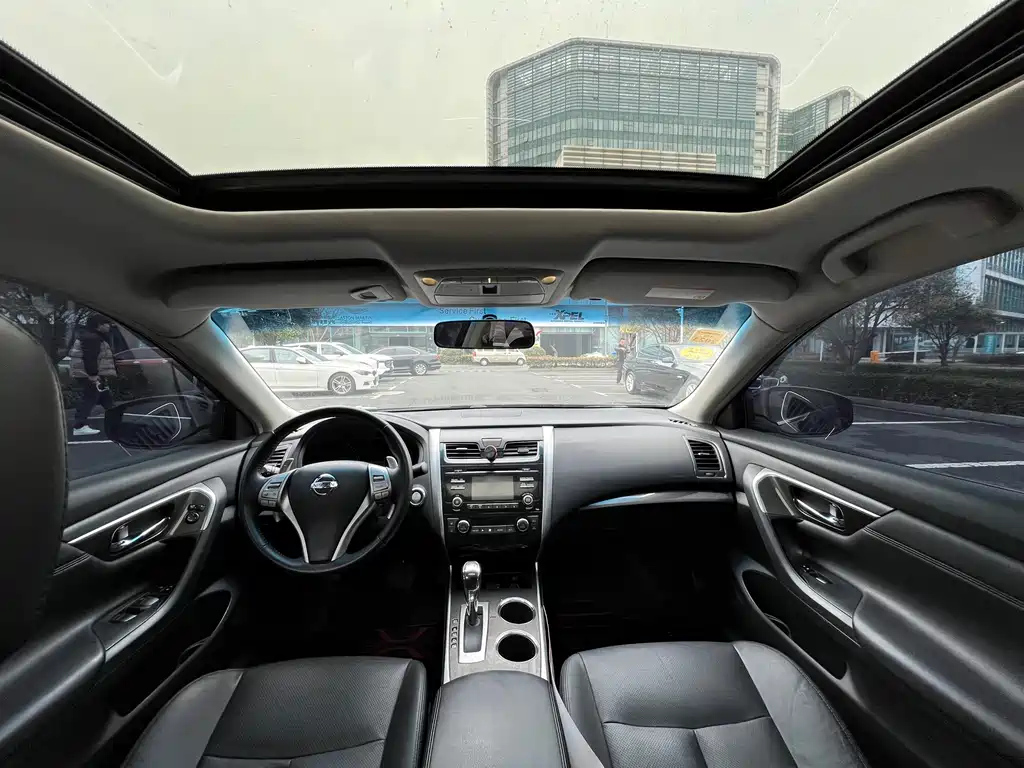 NISSAN TEANA 2015