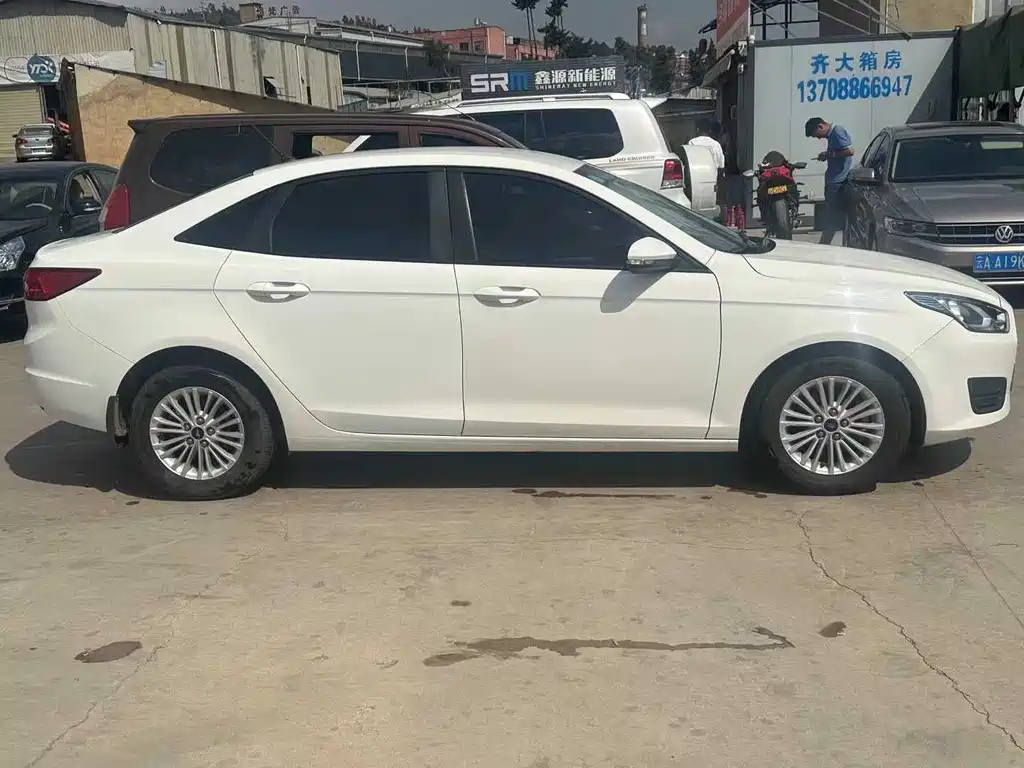 FORD ESCORT 2017