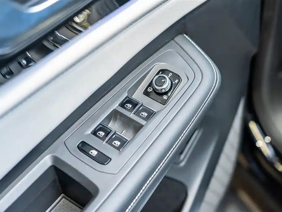VOLKSWAGEN TOURAN 2021