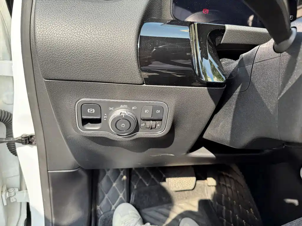 MERCEDES BENZ GLA 2021