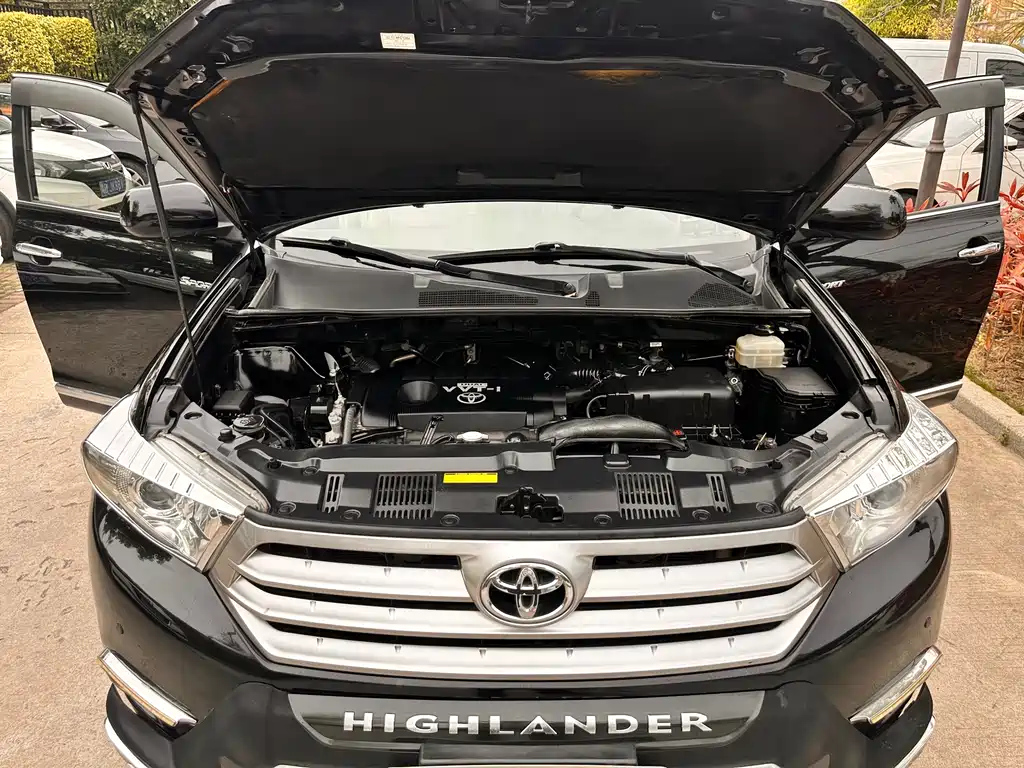 TOYOTA HIGHLANDER 2013