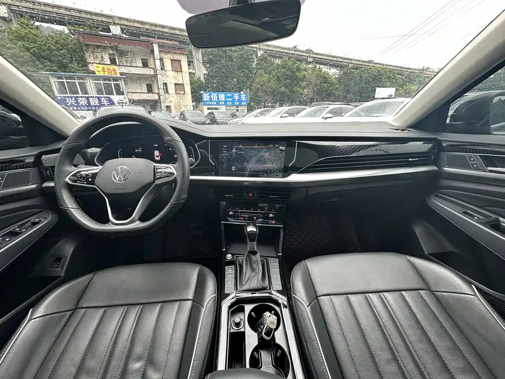 VOLKSWAGEN PASSAT 2023