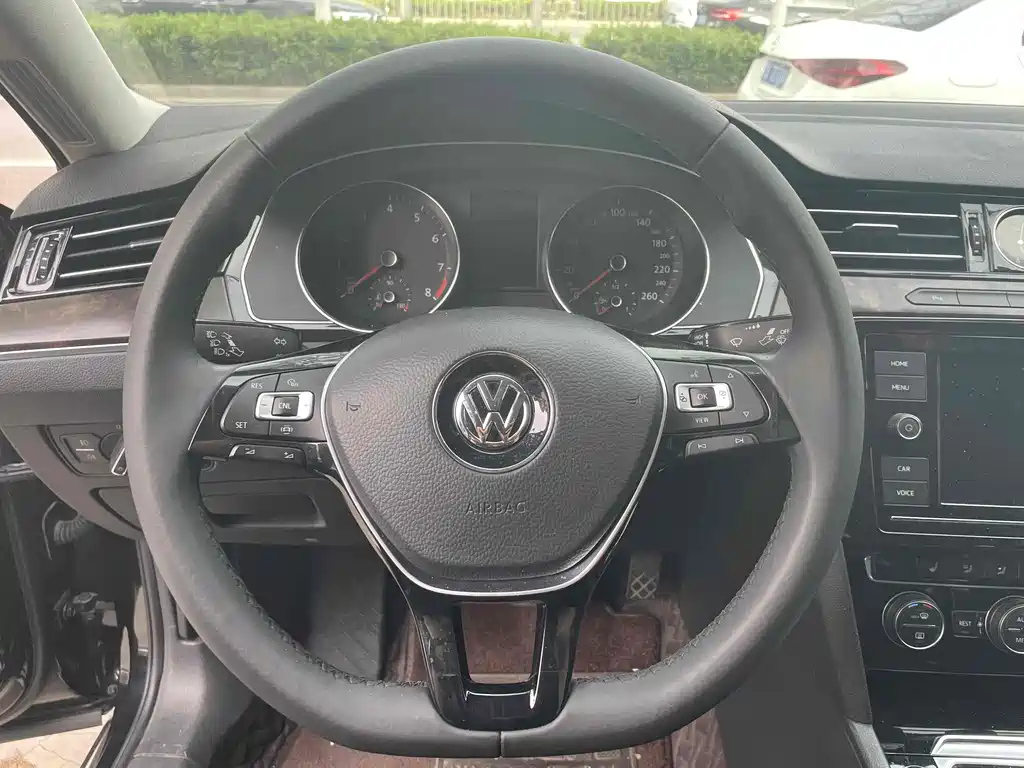 VOLKSWAGEN MAGOTAN 2019