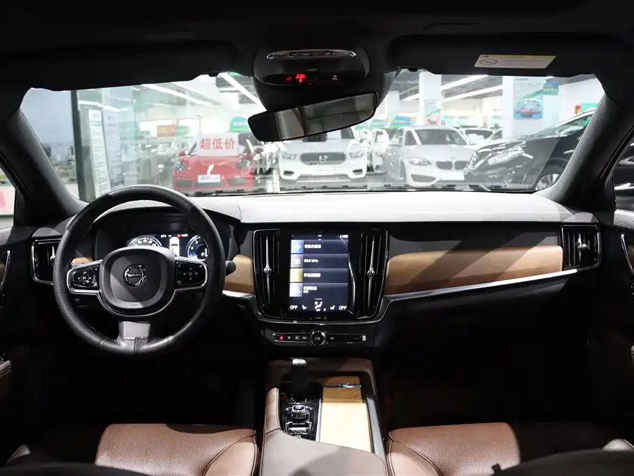 VOLVO S90 2021