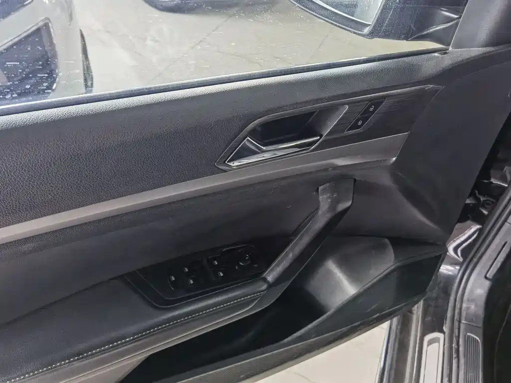 VOLKSWAGEN LAVIDA 2020