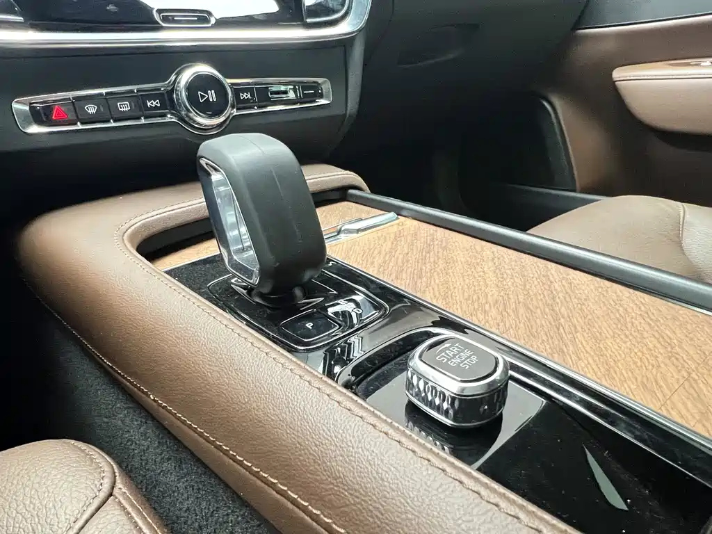 VOLVO S90 2023