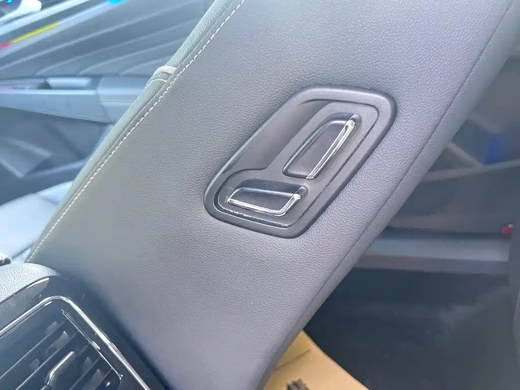 VOLKSWAGEN PASSAT 2023