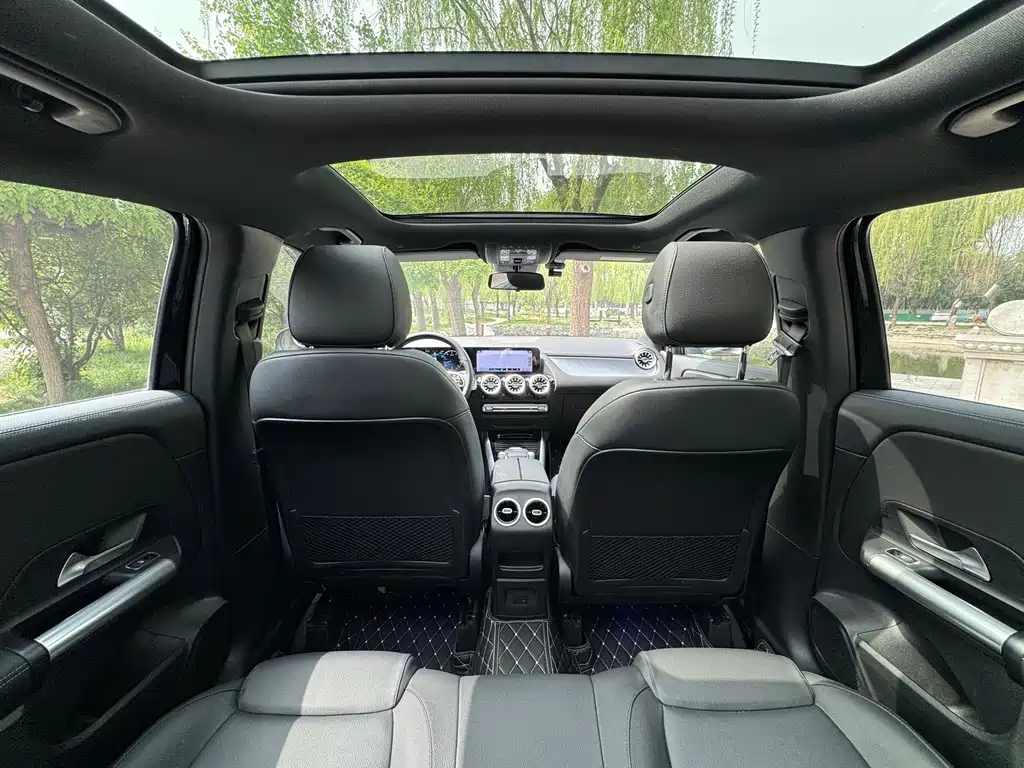MERCEDES BENZ GLA 2023