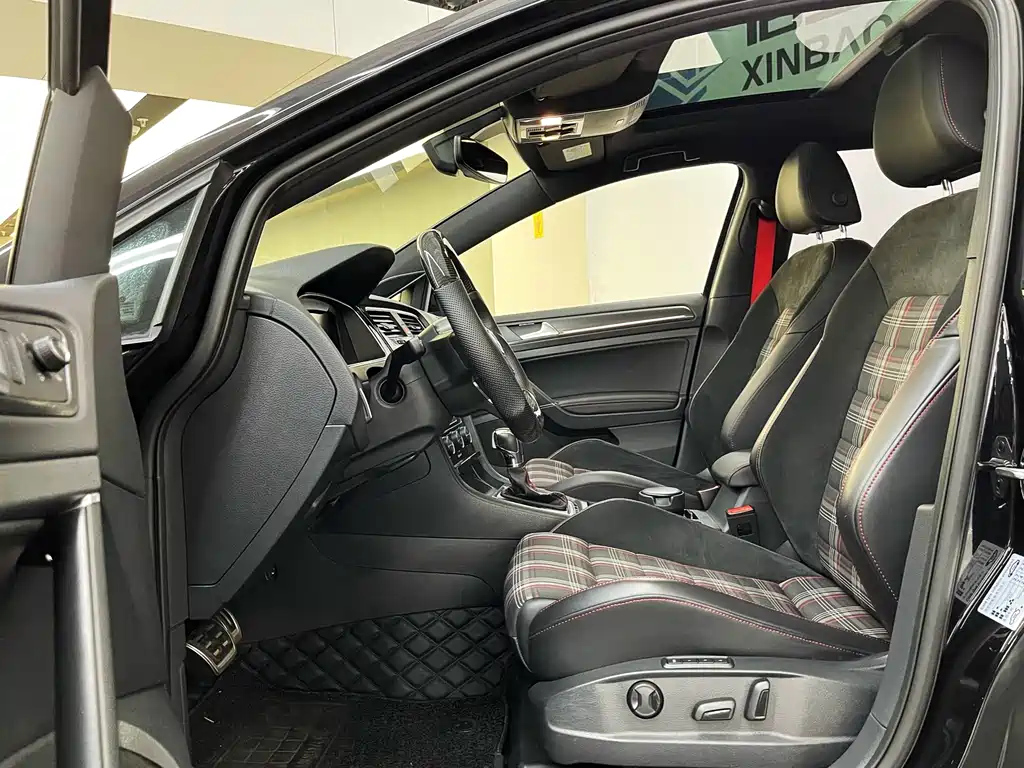 VOLKSWAGEN GOLF 2018