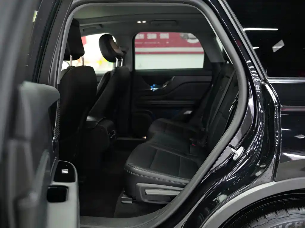 LINCOLN ADVENTURER 2021