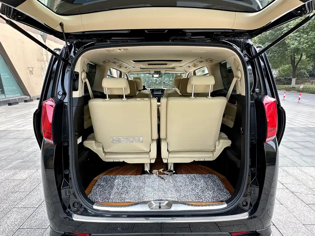 TOYOTA ALPHARD 2017