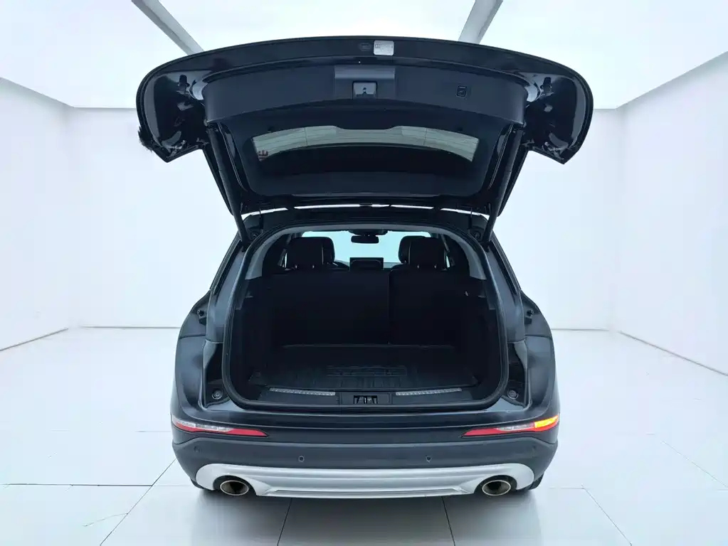 LINCOLN ADVENTURER 2021