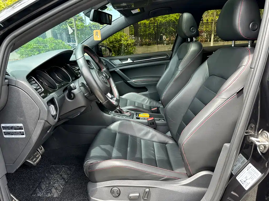 VOLKSWAGEN GOLF 2016