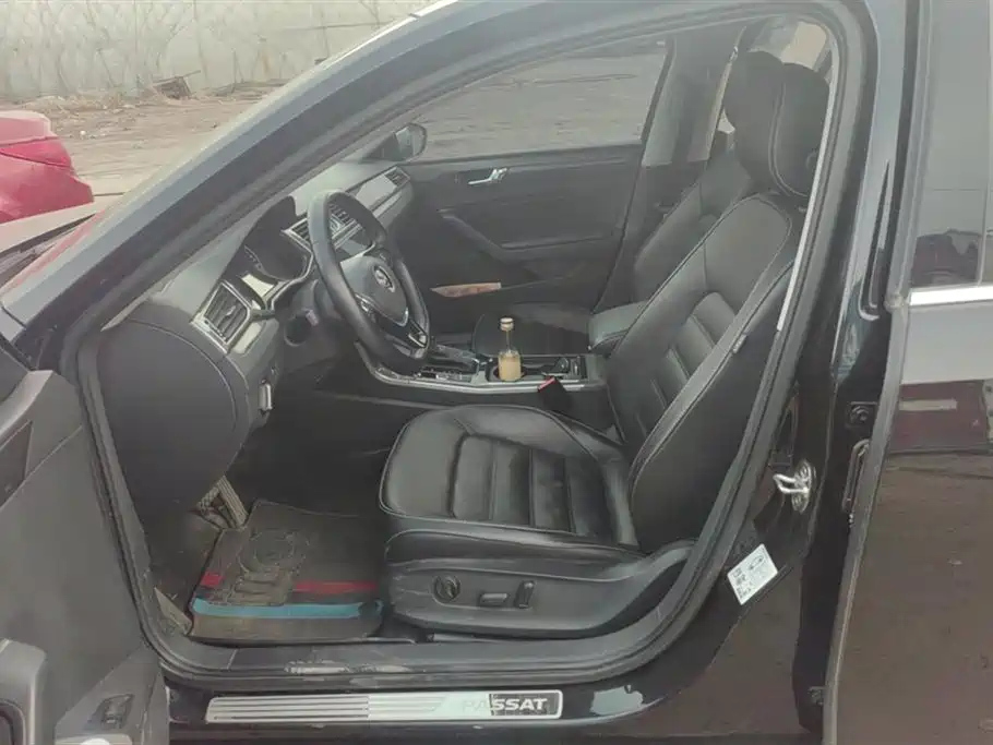 VOLKSWAGEN PASSAT 2017