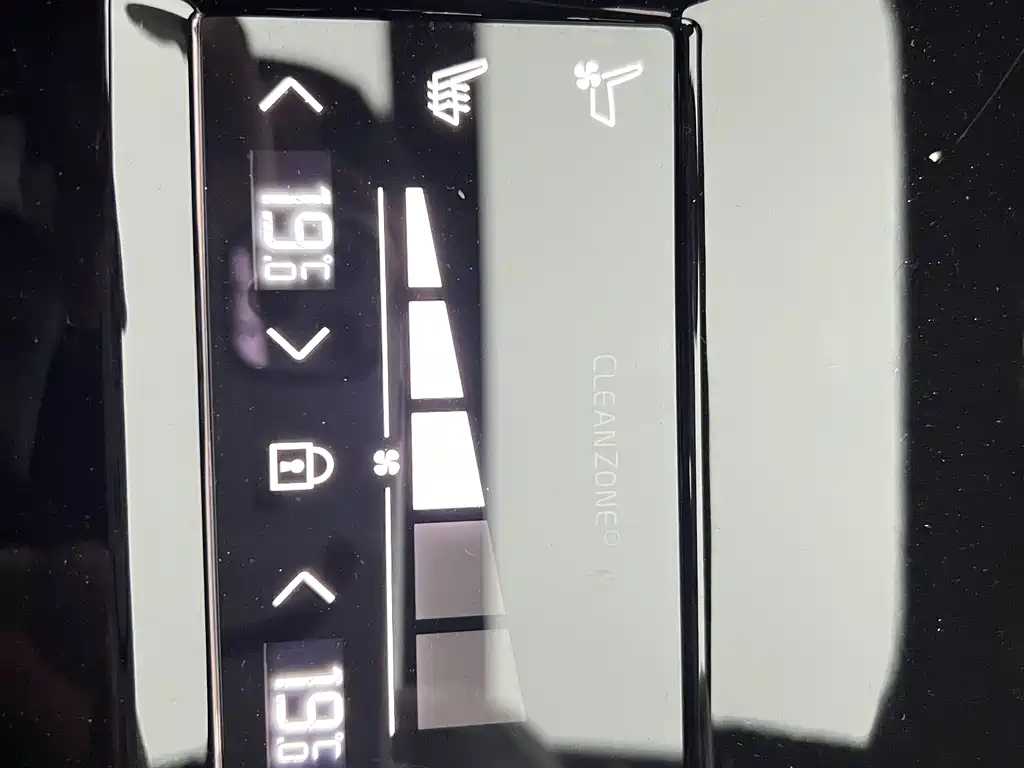 VOLVO S90 2023