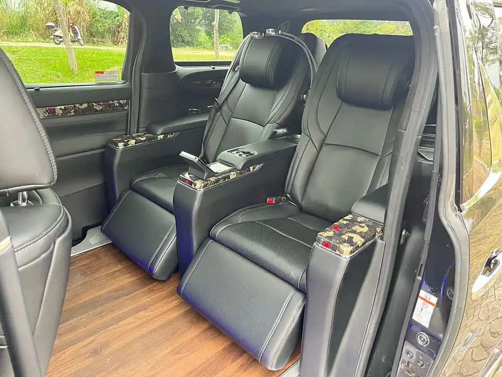 TOYOTA ALPHARD 2018