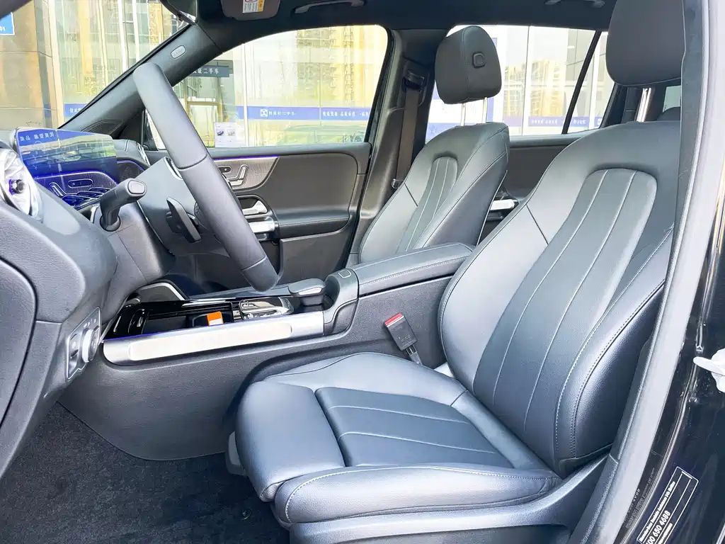 MERCEDES BENZ GLB 2023