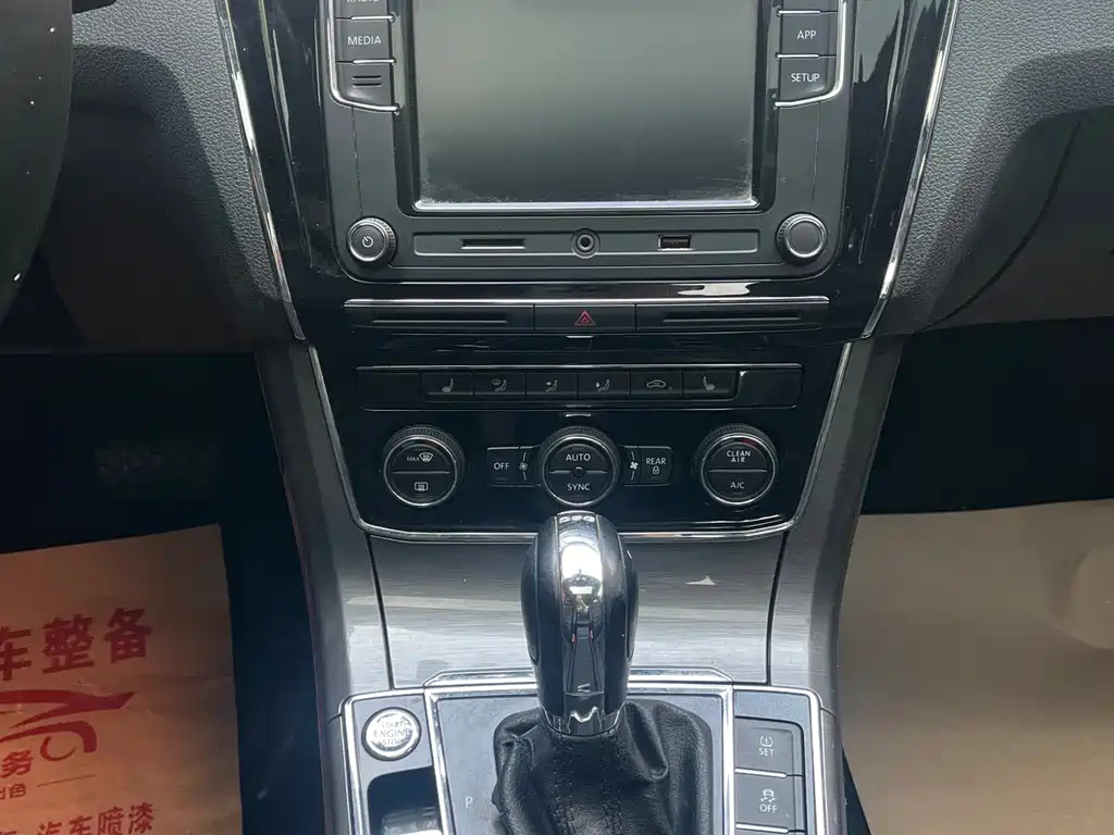 VOLKSWAGEN PASSAT 2017