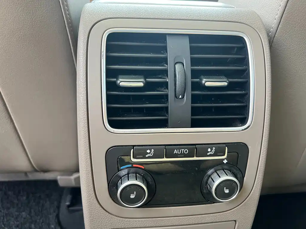 VOLKSWAGEN MAGOTAN 2013