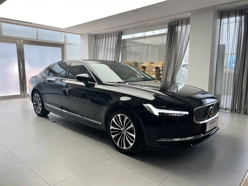 VOLVO S90 2023