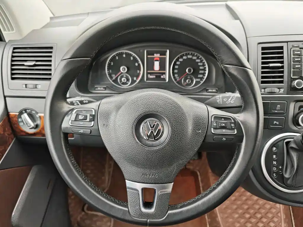 VOLKSWAGEN MULTIVAN 2012