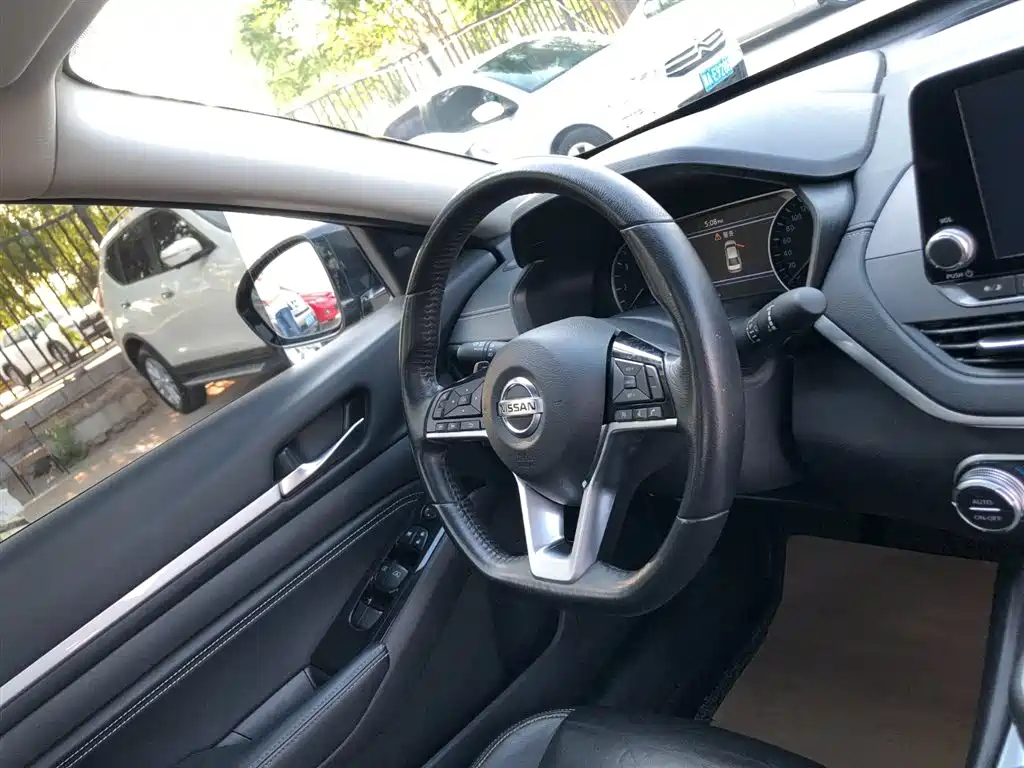 NISSAN TEANA 2020