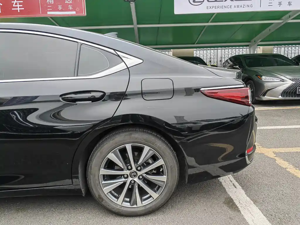 LEXUS ES 2020