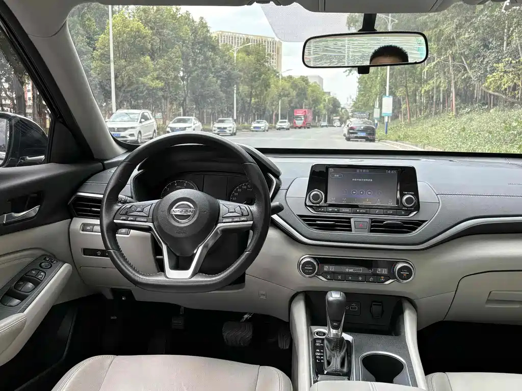 NISSAN TEANA 2019