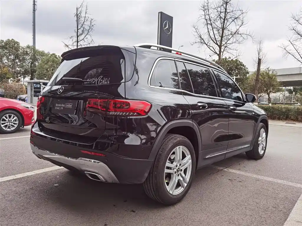 MERCEDES BENZ GLB 2023