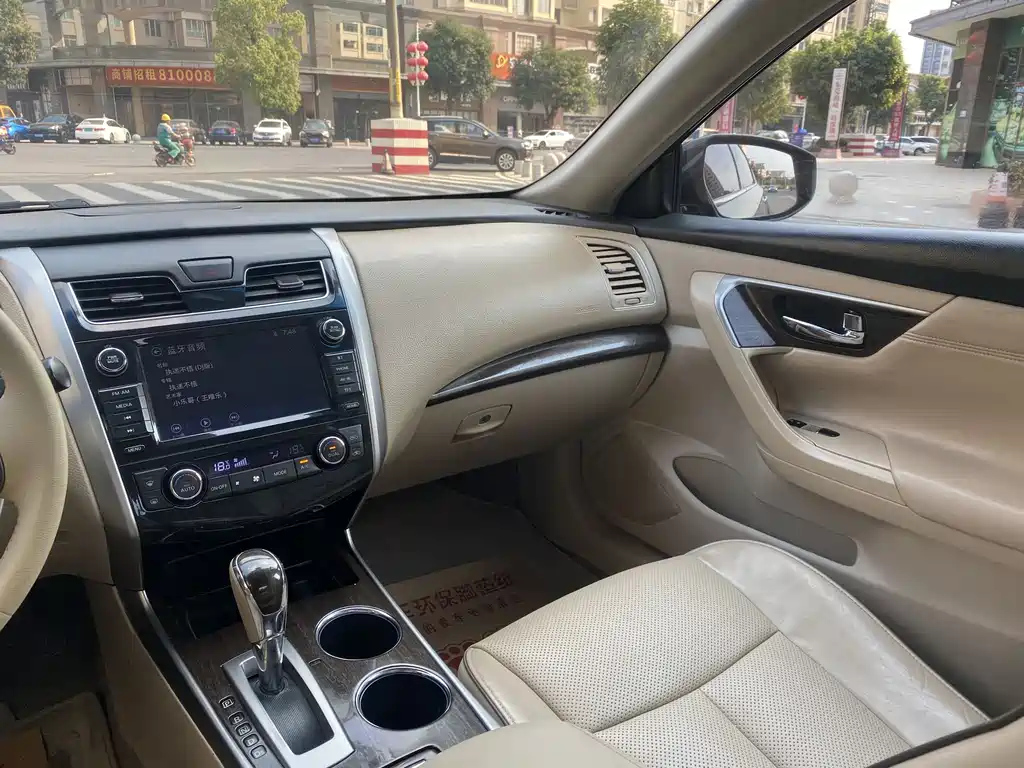 NISSAN TEANA 2015