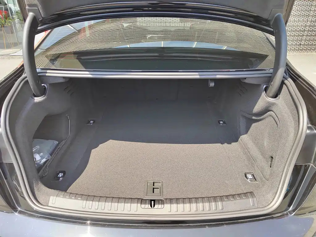 AUDI A6L 2023