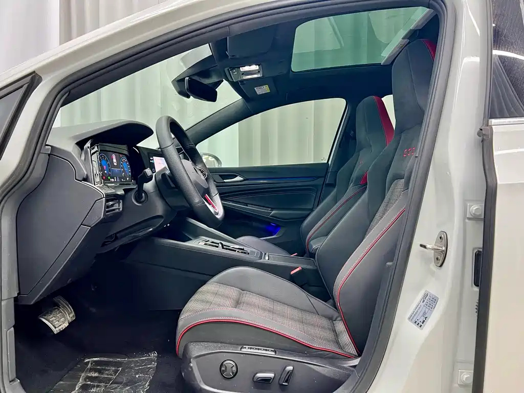 VOLKSWAGEN GOLF 2022