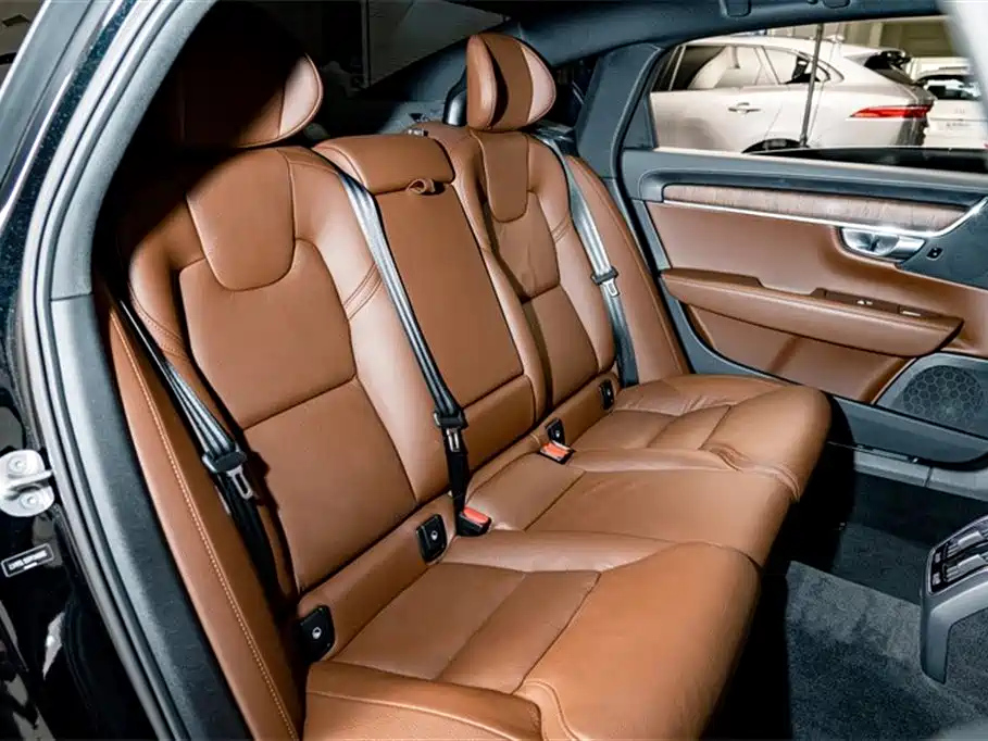 VOLVO S90 2023