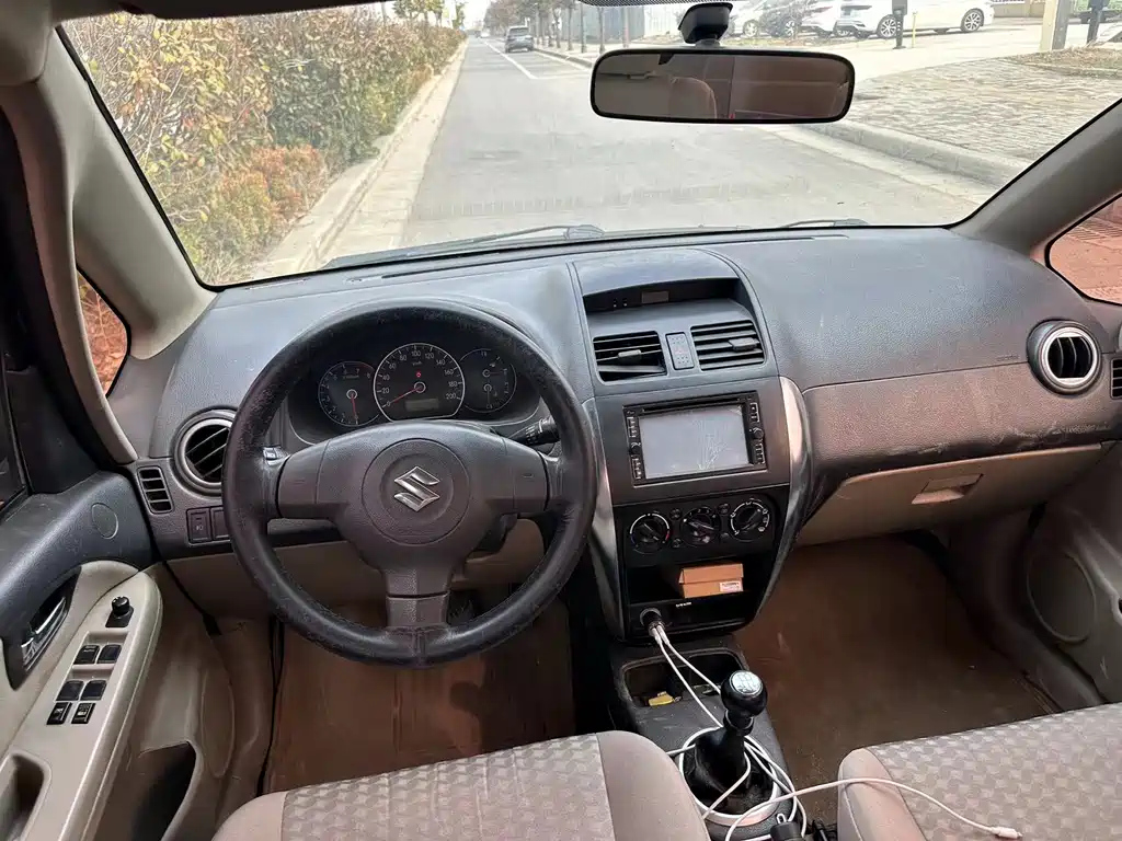 SUZUKI SX4 2010