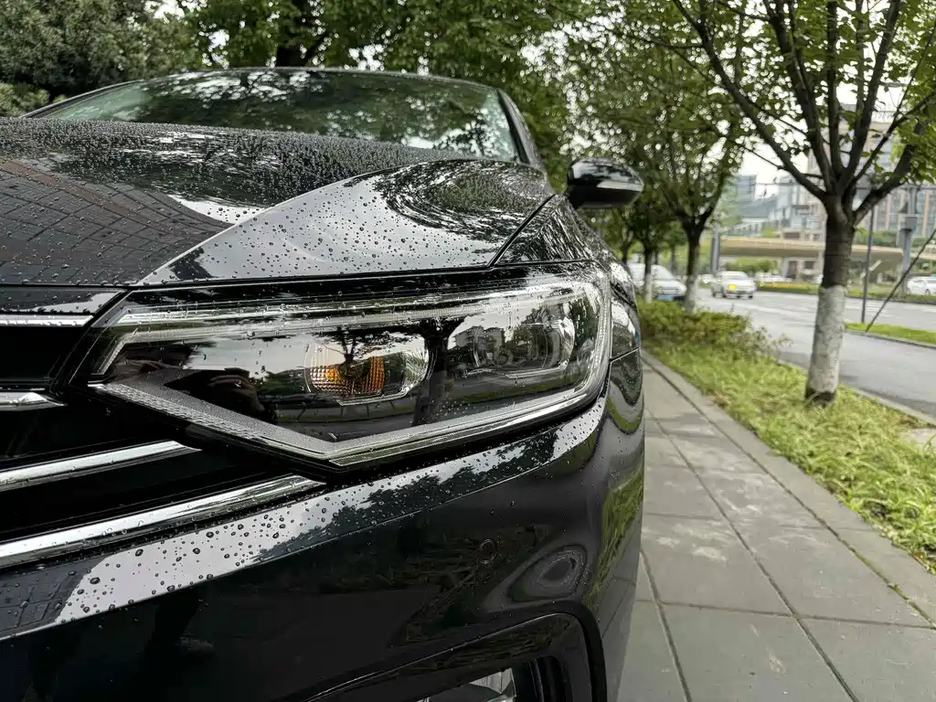 VOLKSWAGEN MAGOTAN 2022